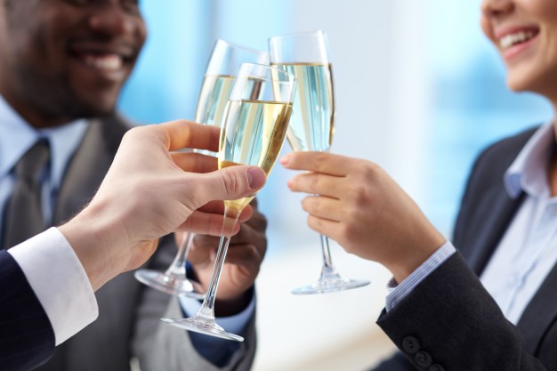 businesspeople-celebrating-agreement-with-champagne